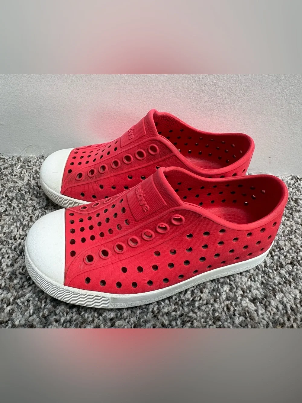 Native Waterproof Slip On Red Perforated Casual Sneakers Size 9c